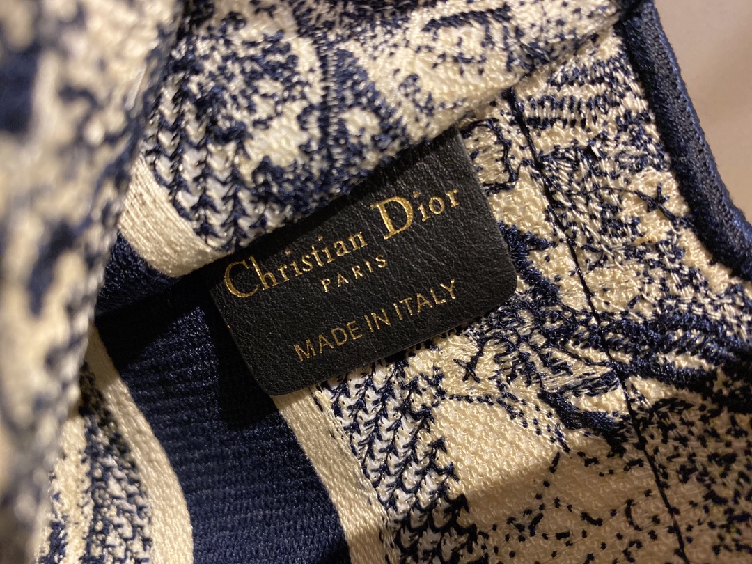 D*or book tote