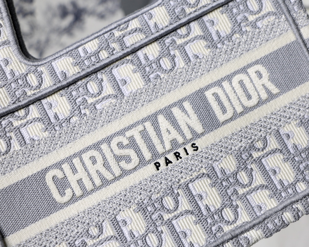 D*or book tote