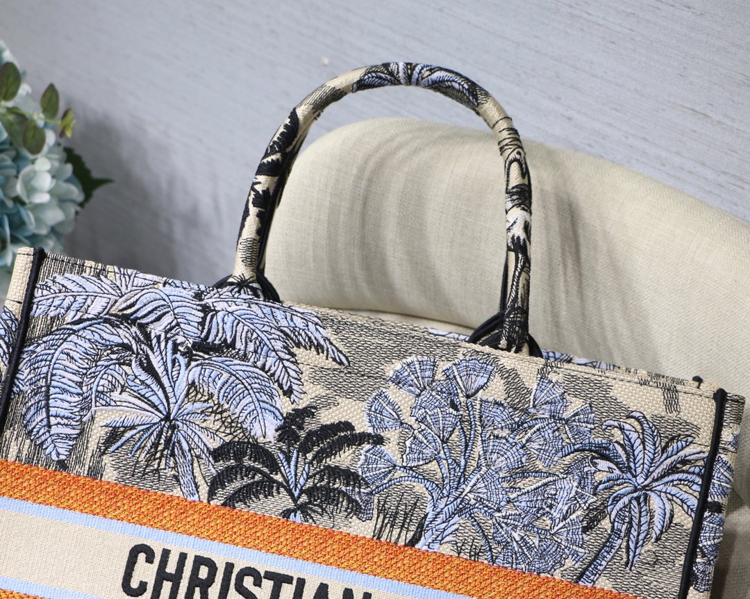 D*or book tote