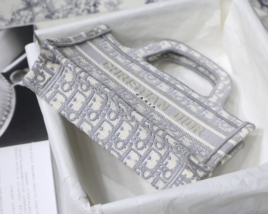 D*or book tote