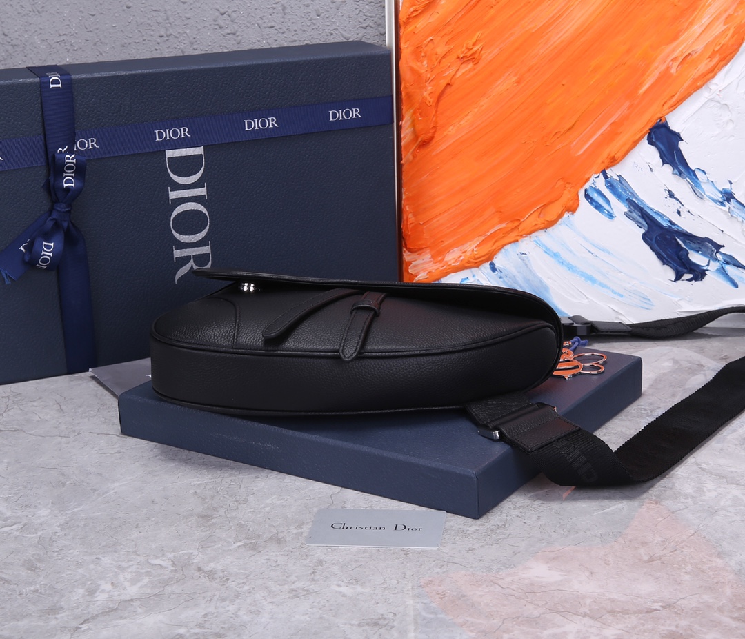 D*or men’s saddle bag