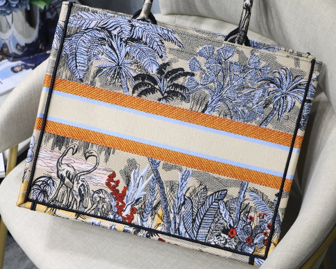 D*or book tote