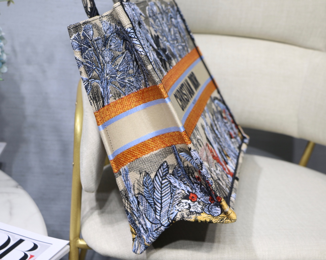 D*or book tote