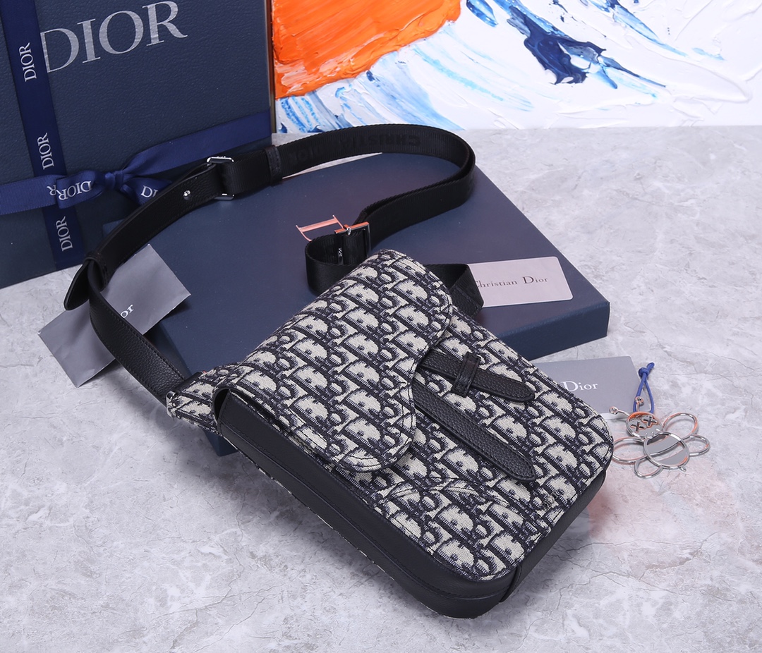 D*or cell phone bag