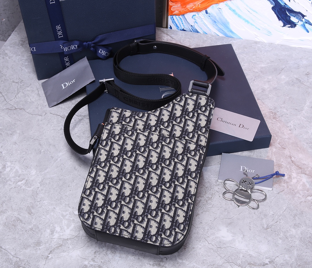 D*or cell phone bag