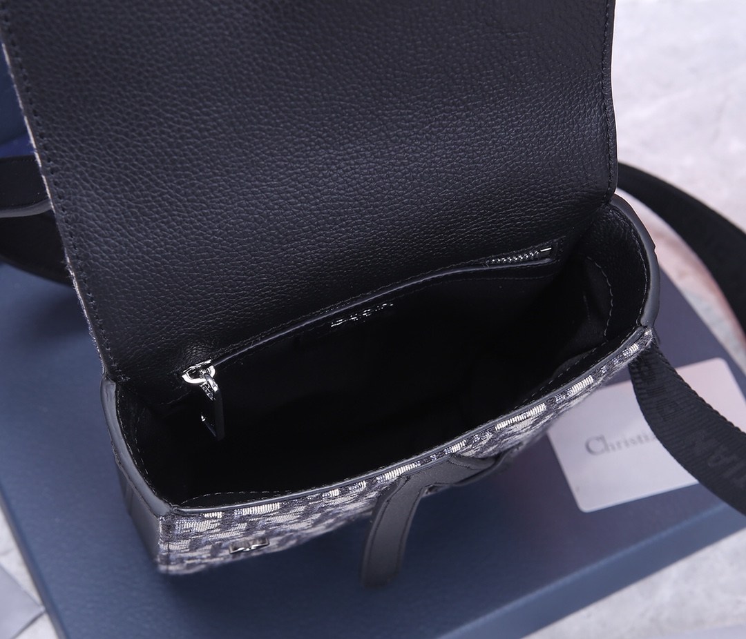 D*or cell phone bag