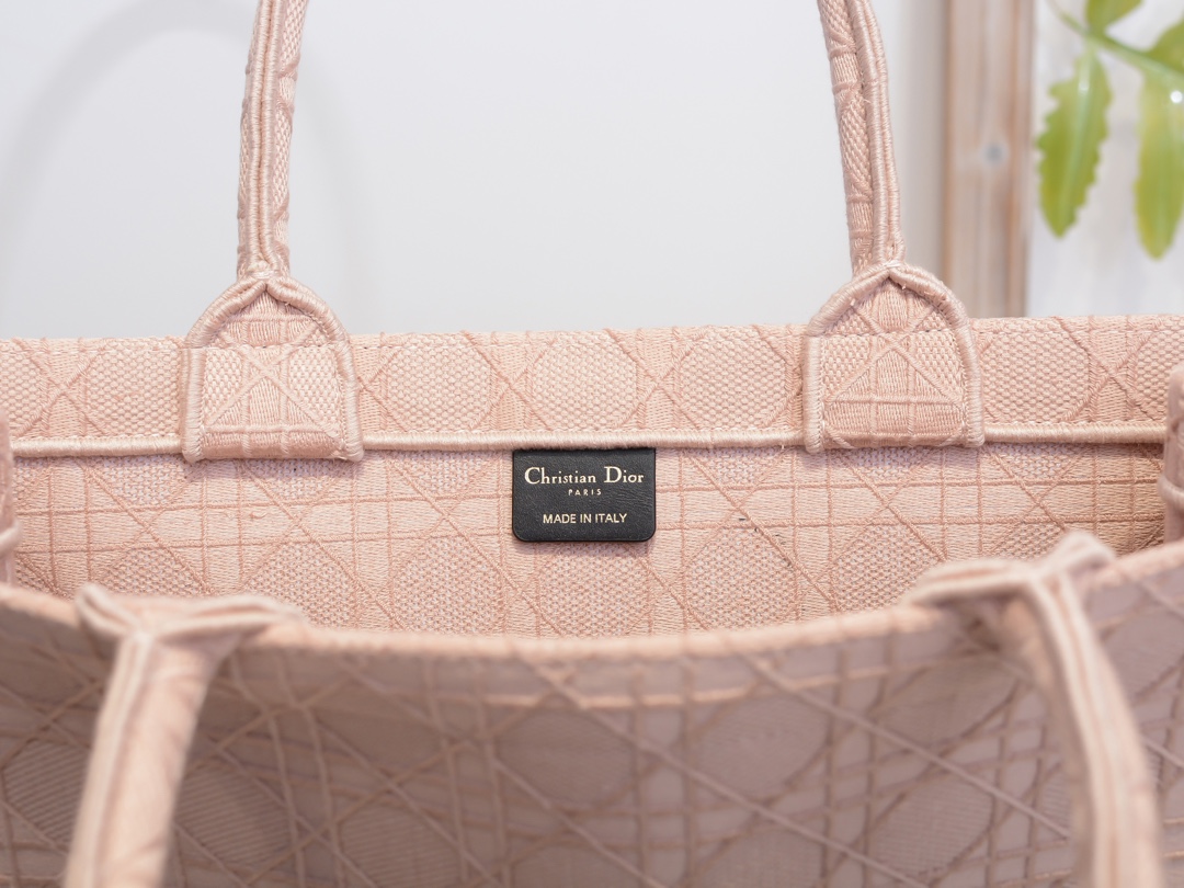 D*or book tote