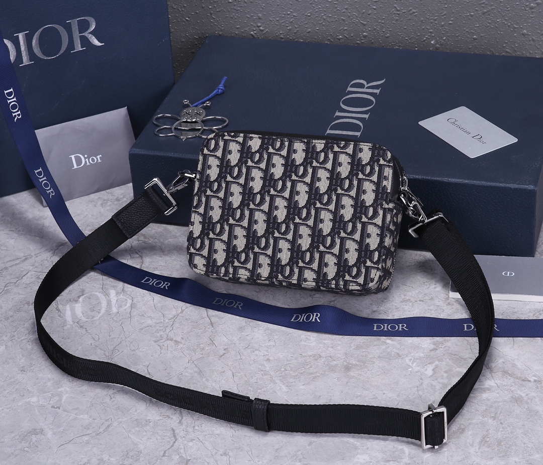 D*or men’s shoulder bag