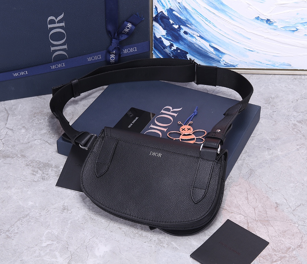 D*or men’s saddle bag