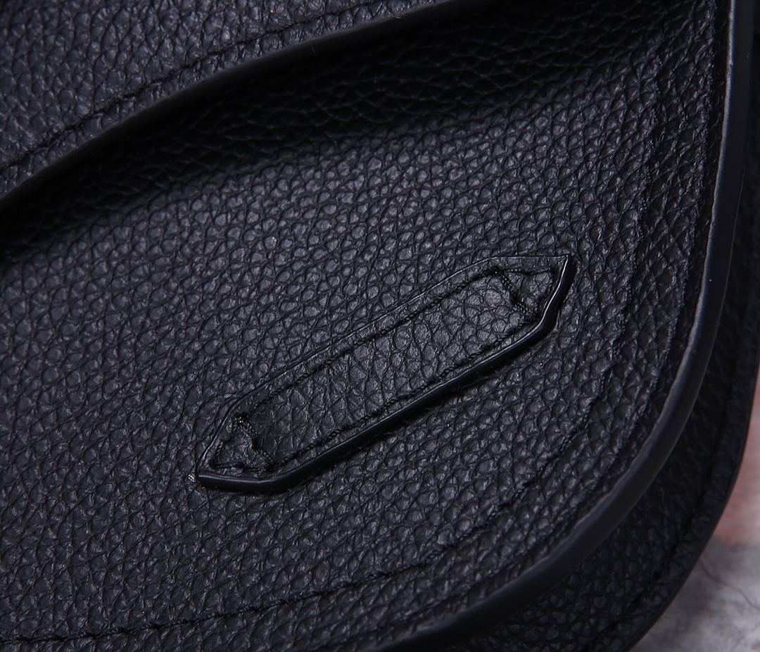 D*or men’s saddle bag