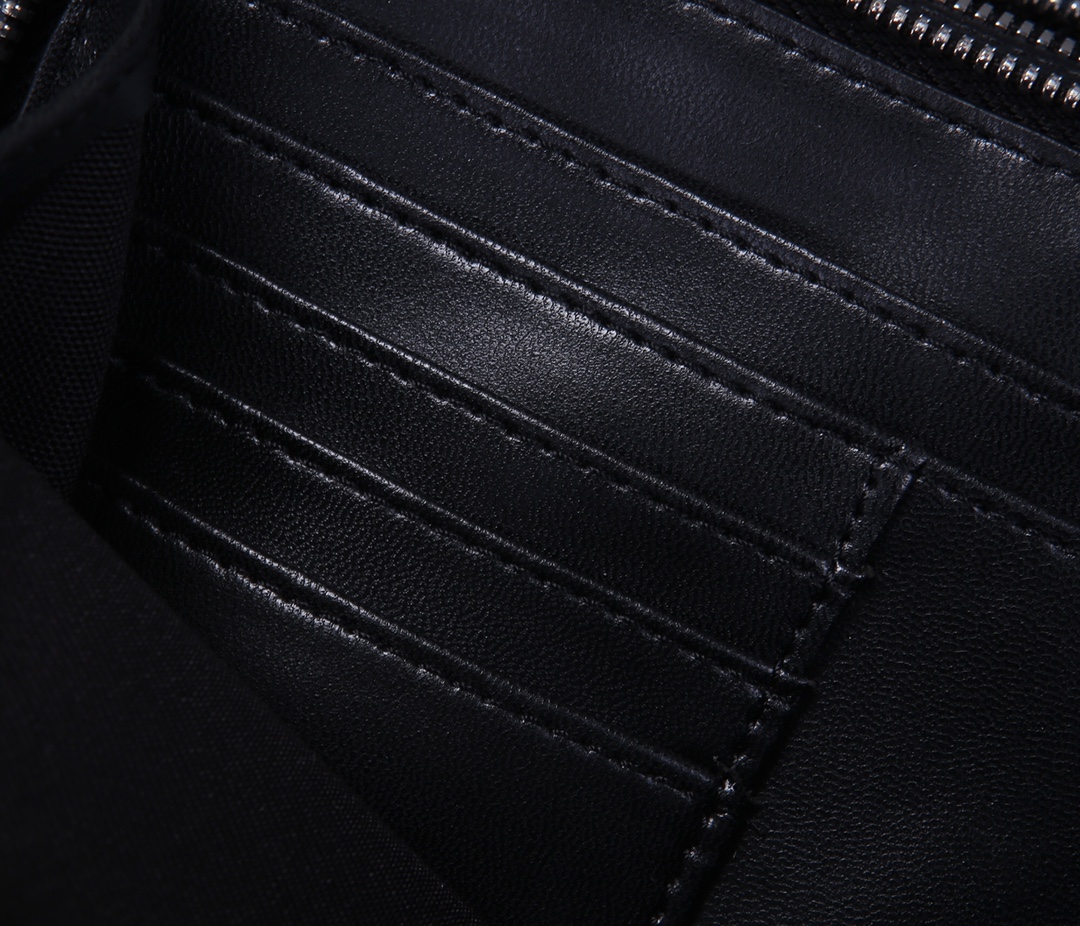 D*or men’s shoulder bag