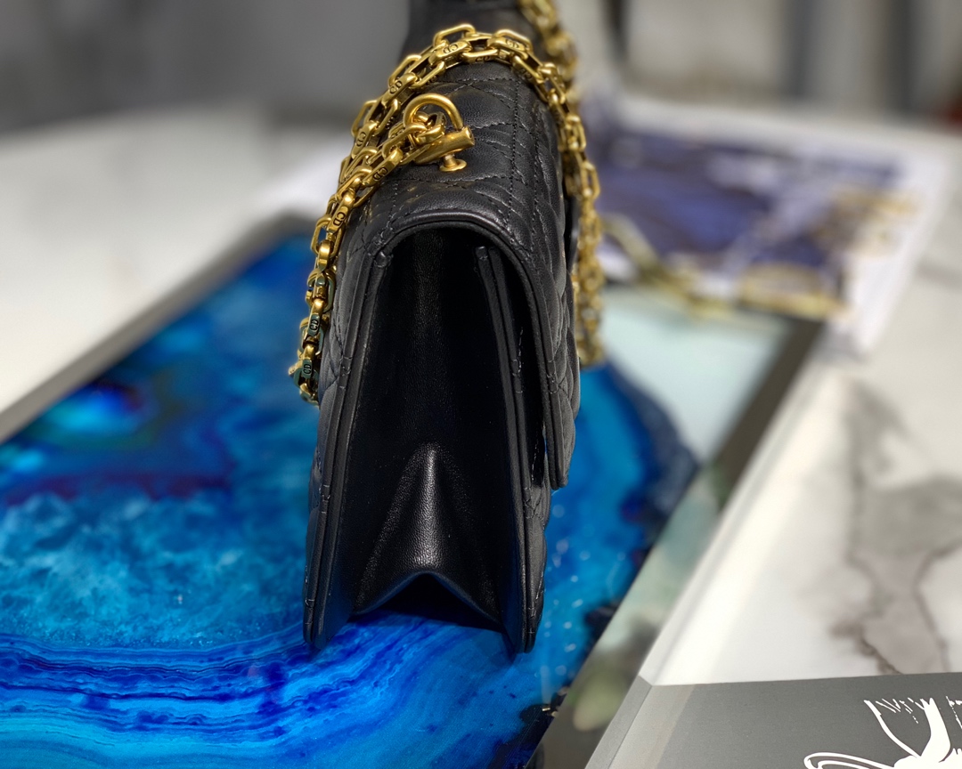 D*or addict chain bag