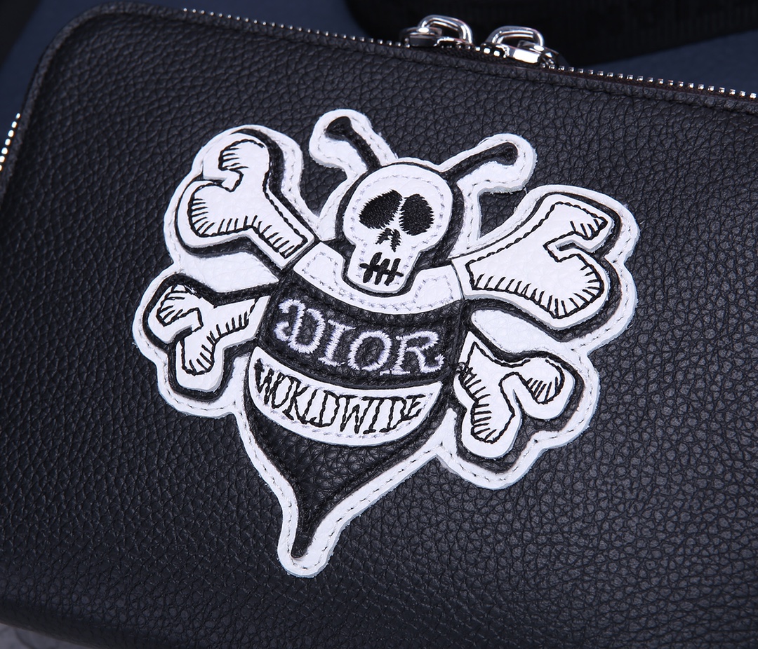 D*or men’s bee print shoulder bag