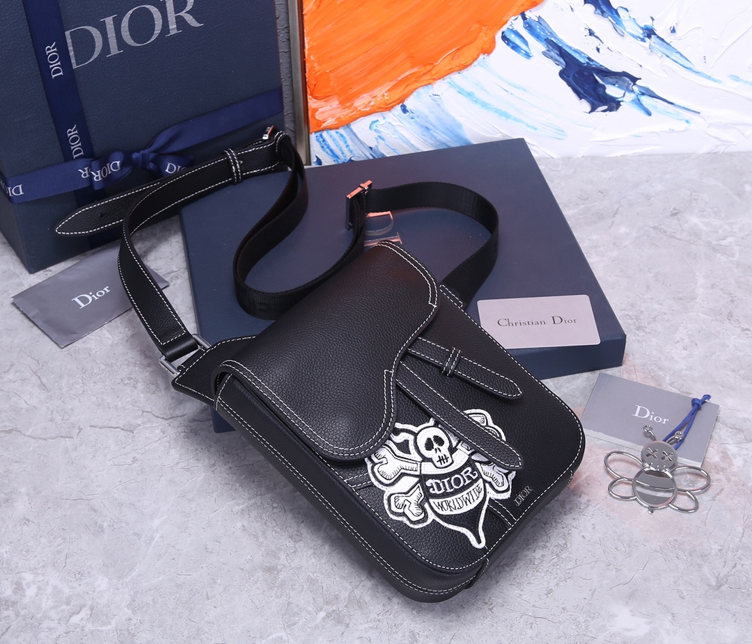 D*or men’s bee print shoulder bag