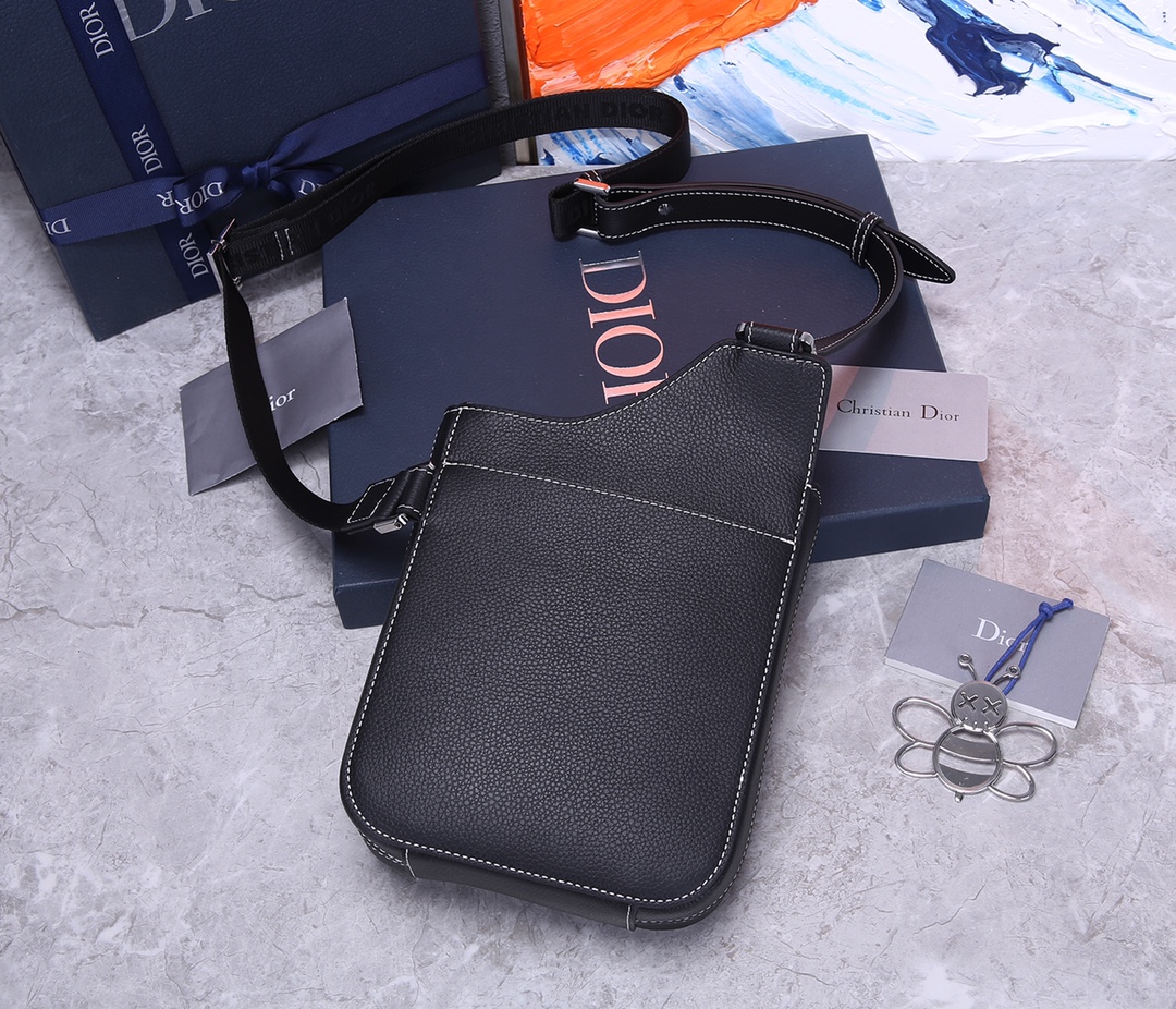 D*or men’s bee print shoulder bag