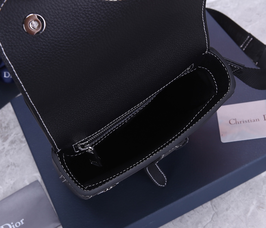 D*or men’s bee print shoulder bag