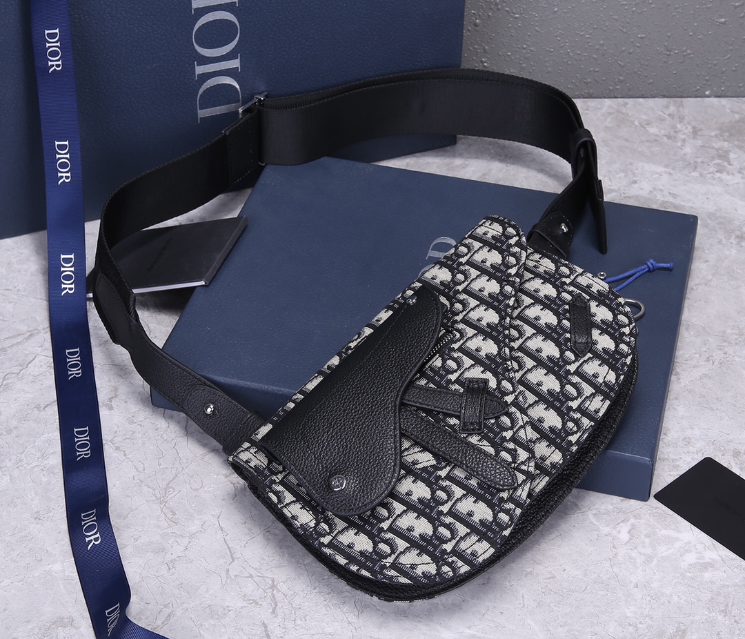 D*or men’s saddle bag
