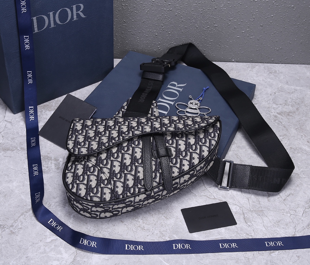 D*or men’s saddle bag