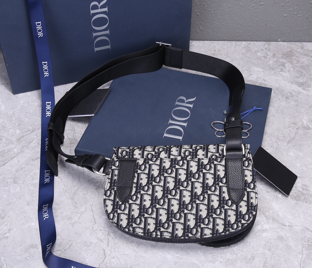 D*or men’s saddle bag