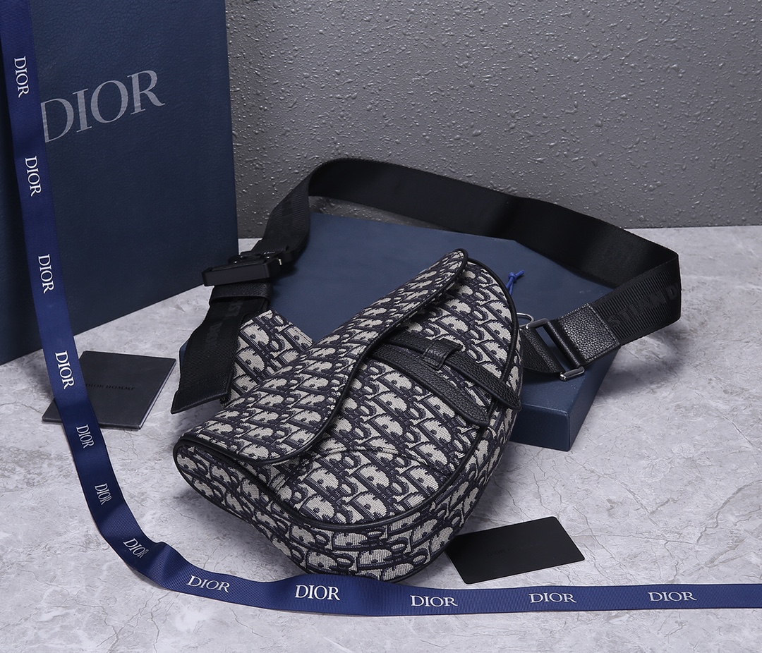 D*or men’s saddle bag
