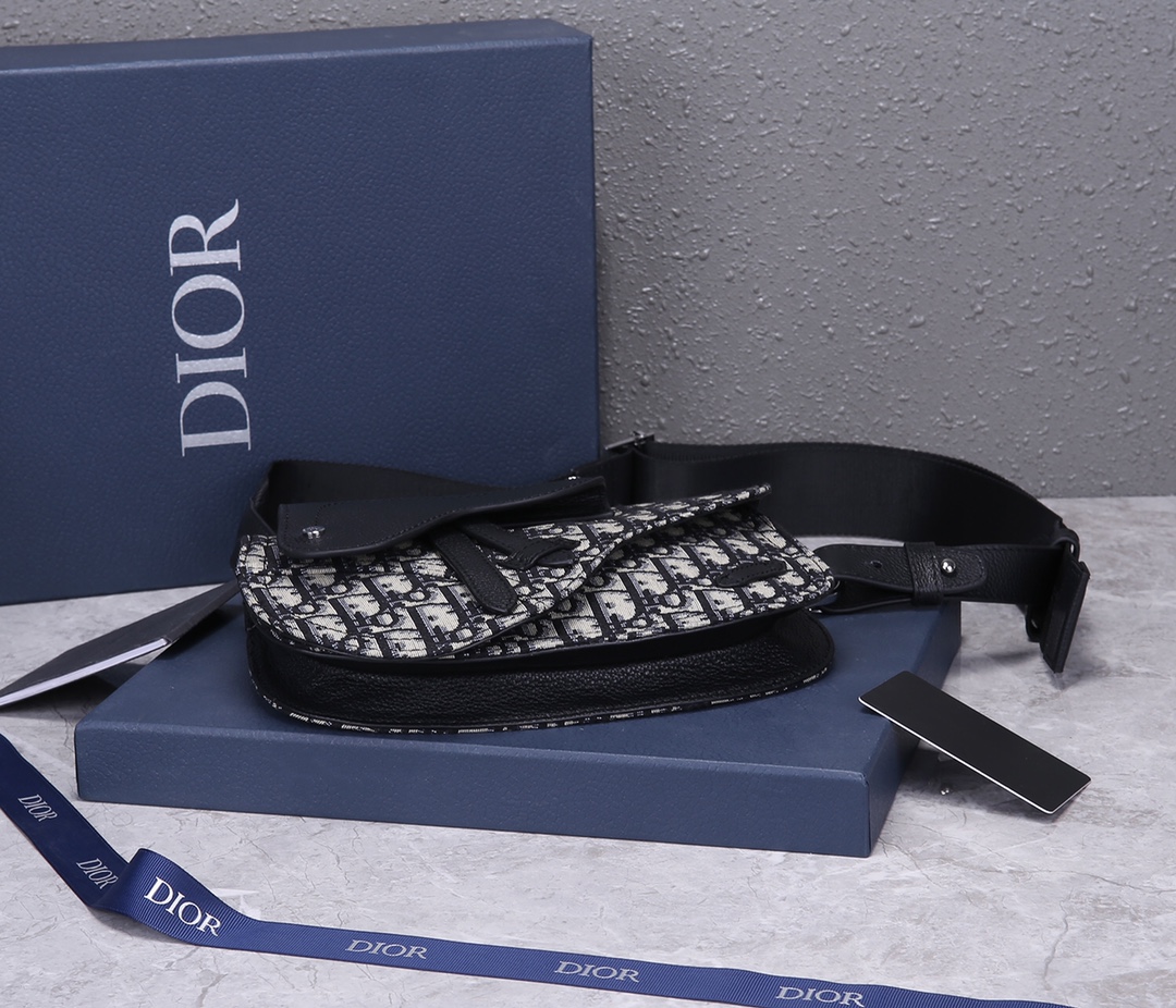 D*or men’s saddle bag