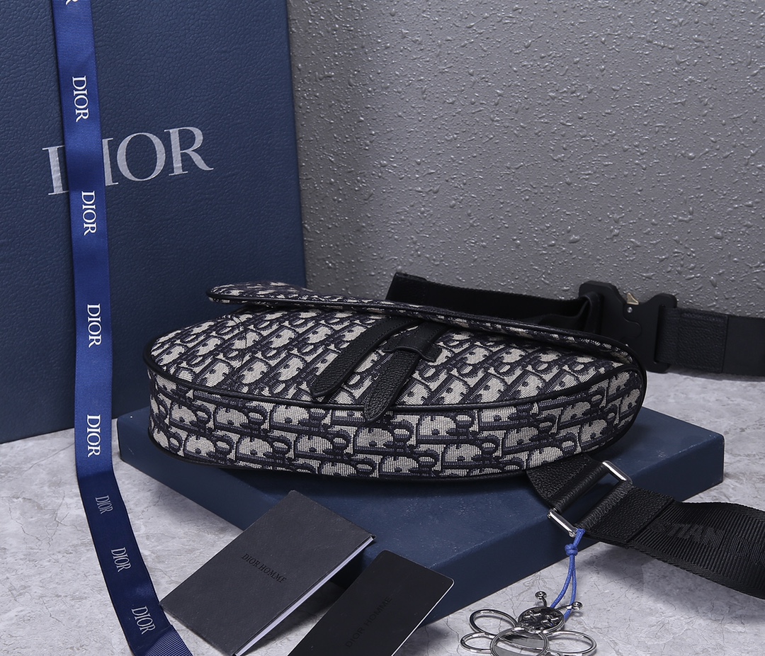 D*or men’s saddle bag