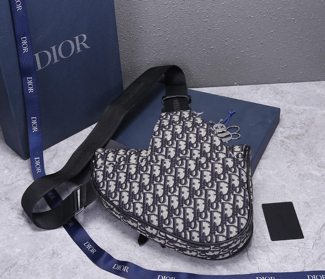 D*or men’s saddle bag