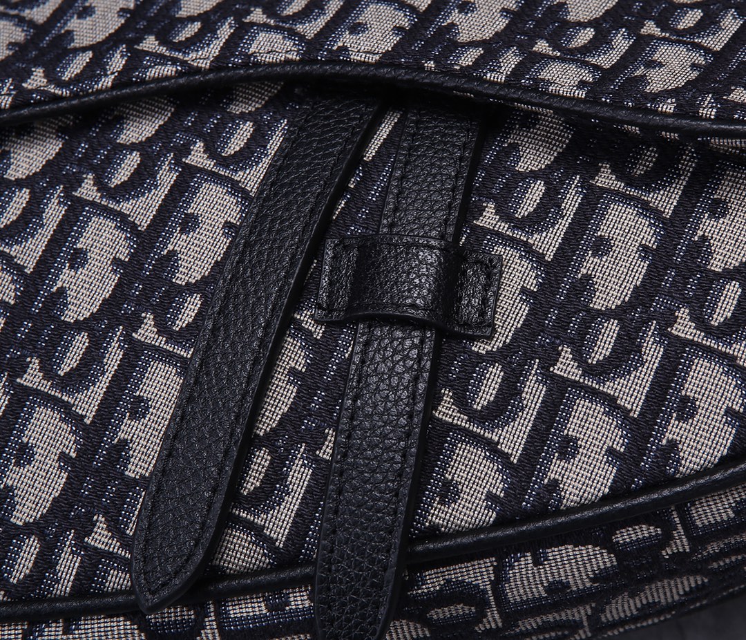 D*or men’s saddle bag