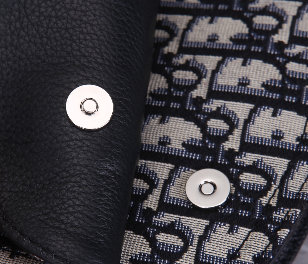 D*or men’s saddle bag