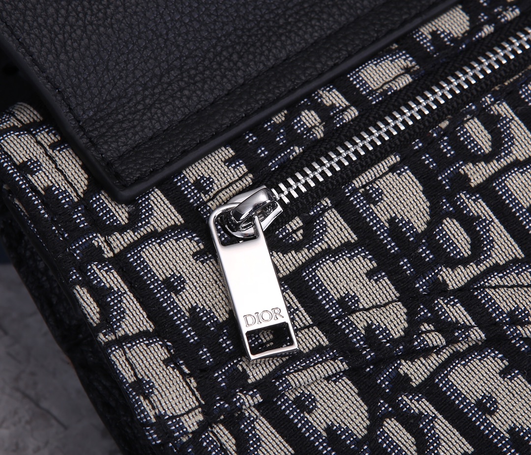 D*or men’s saddle bag