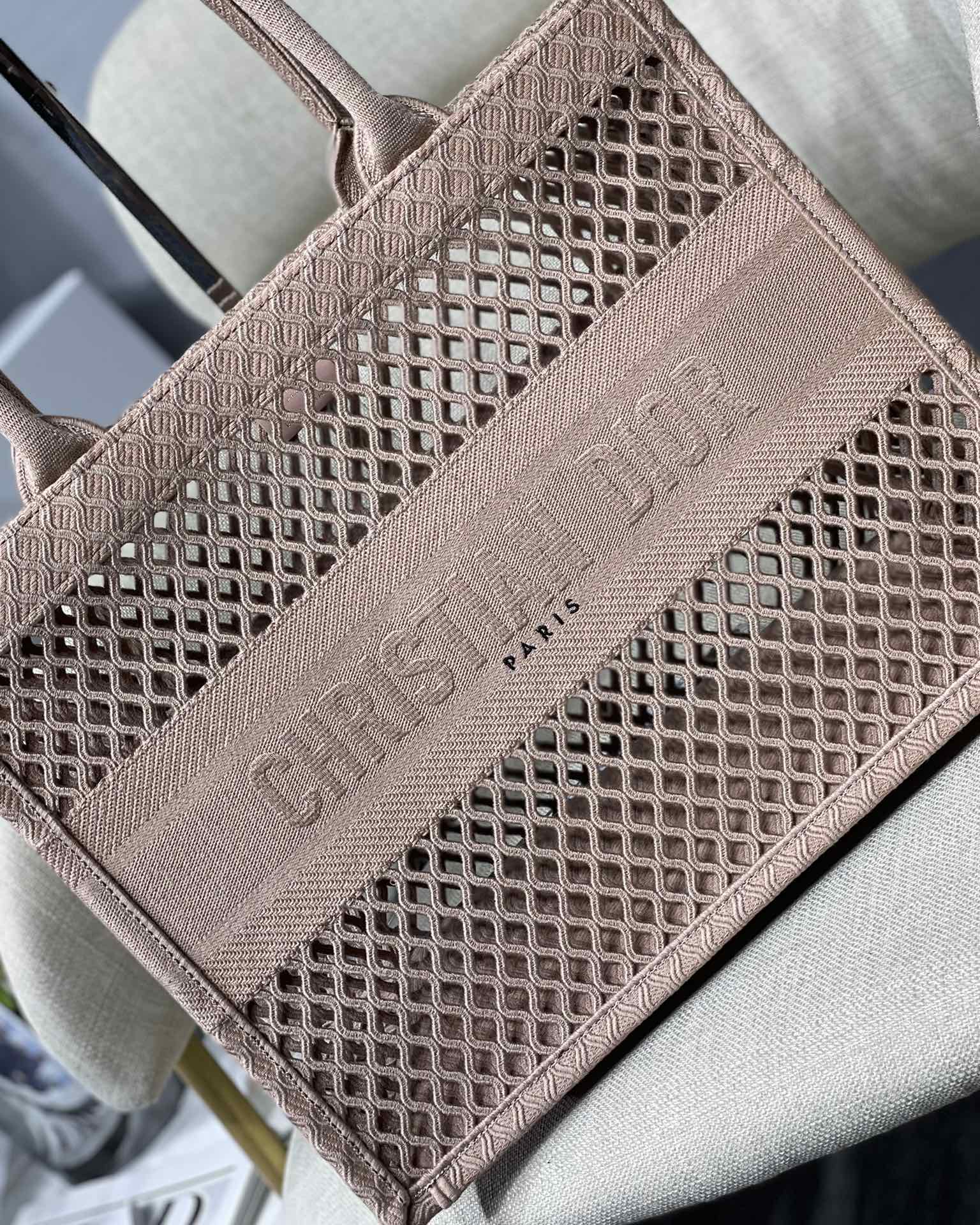 D*or book tote