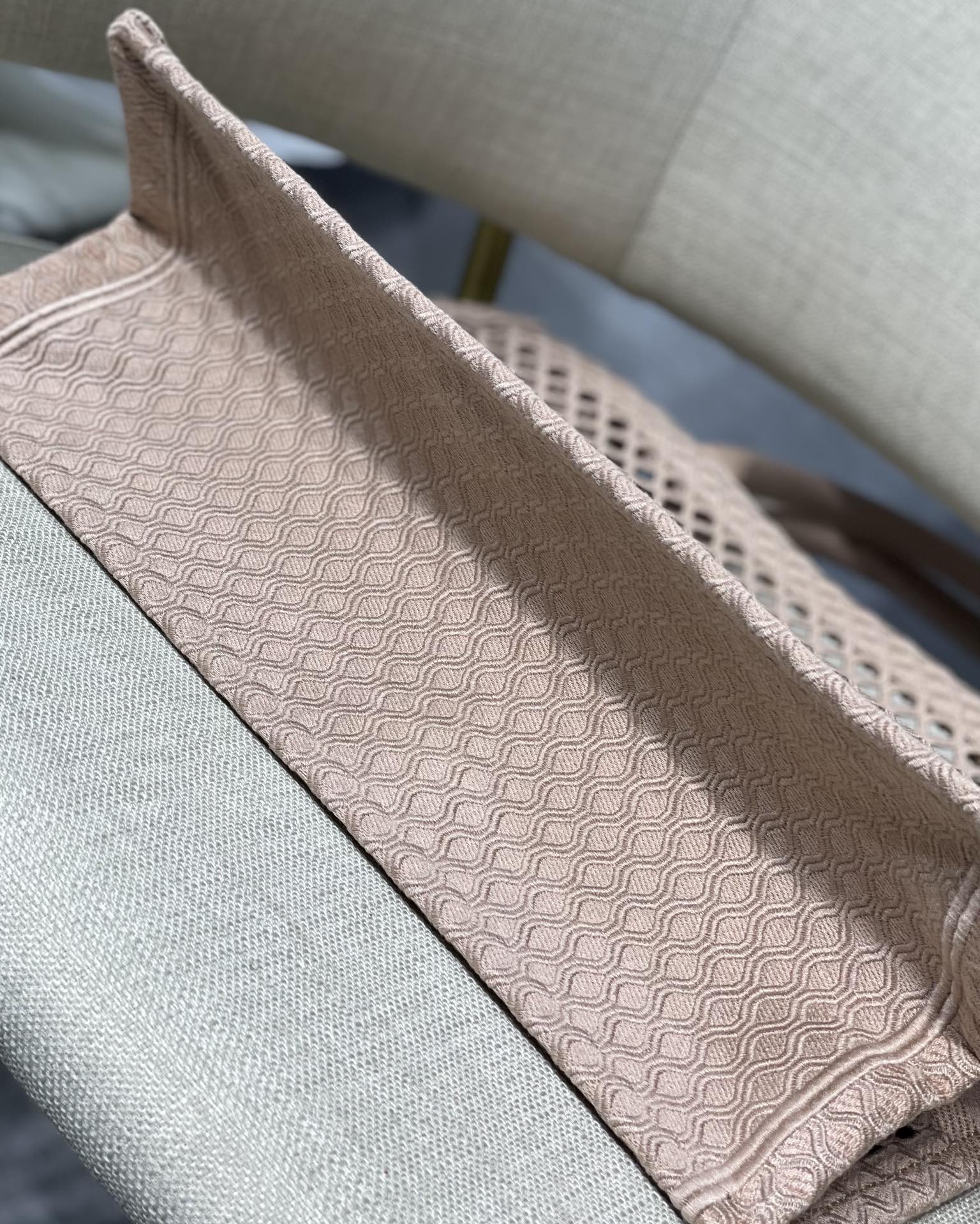 D*or book tote
