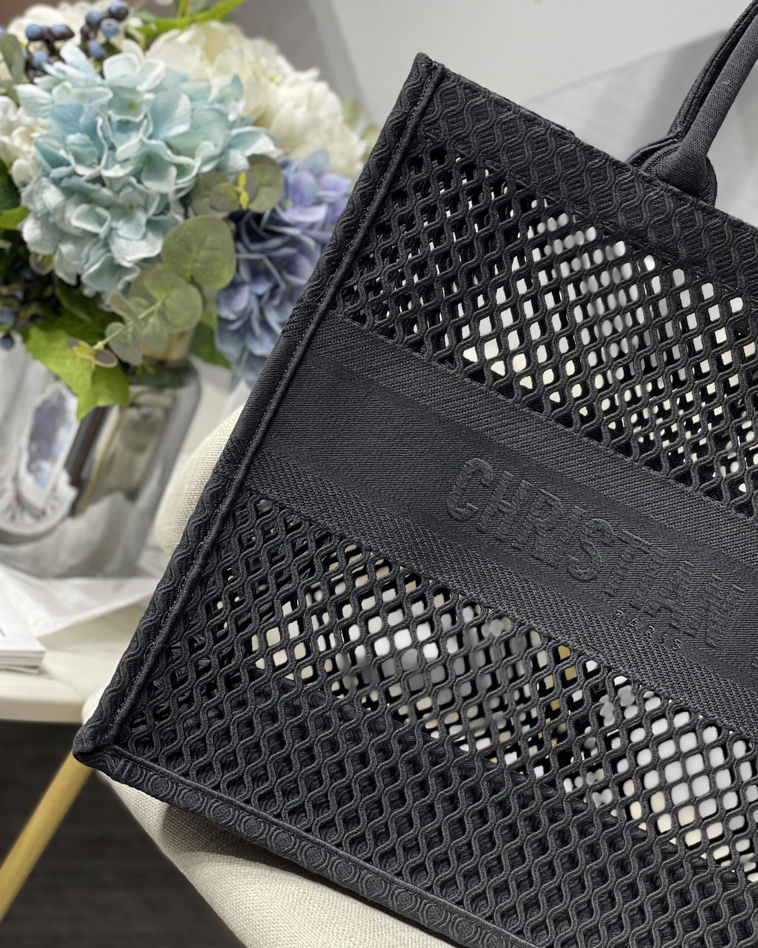 D*or book tote