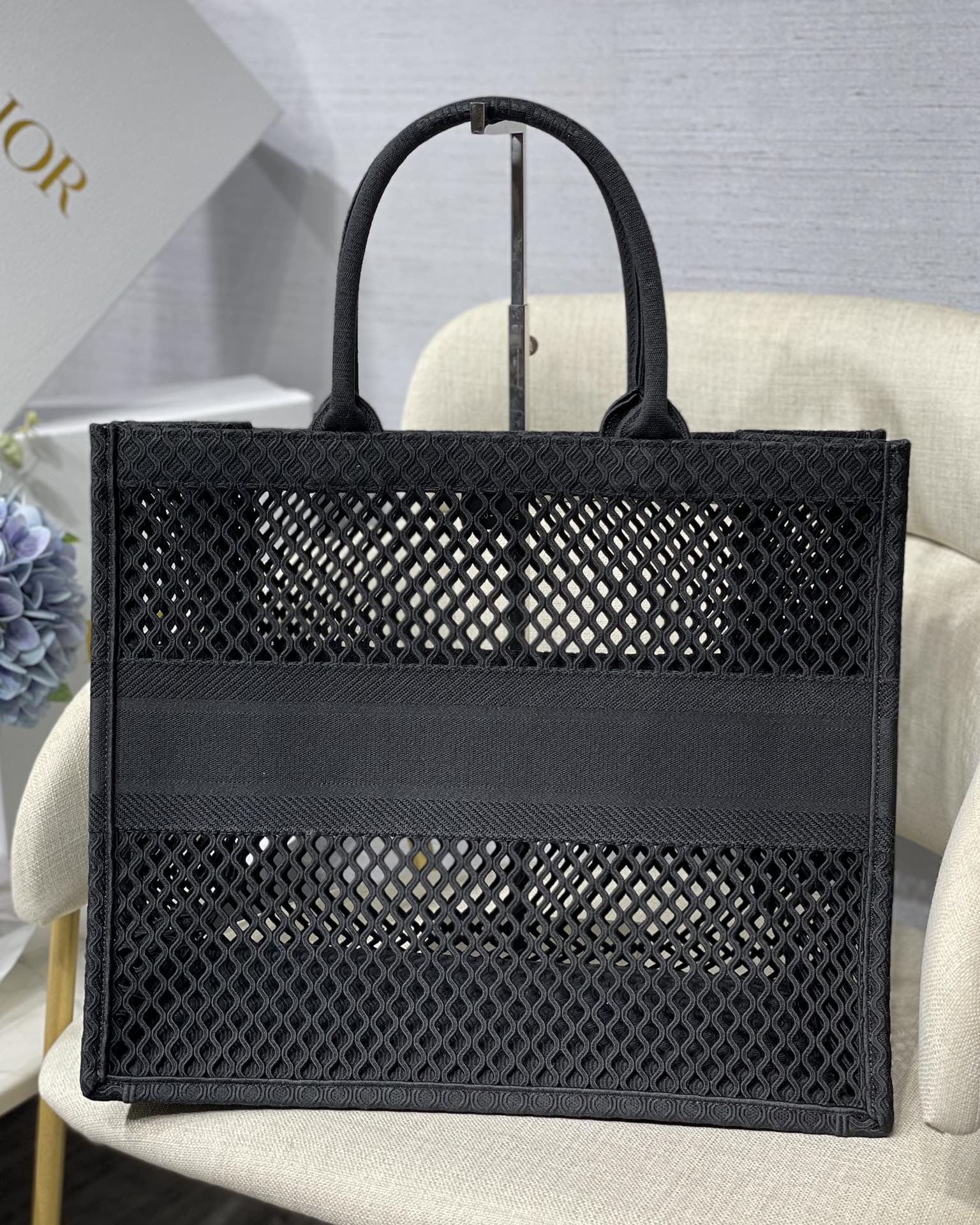 D*or book tote