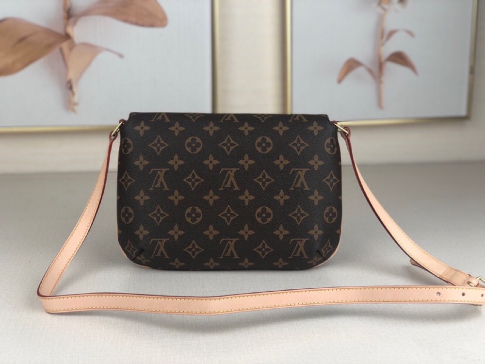 l**is V*t*n musette tango short shoulder bag