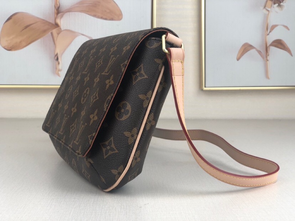 l**is V*t*n musette tango short shoulder bag