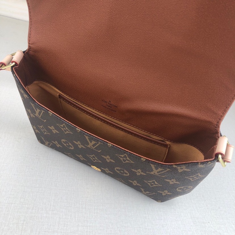 l**is V*t*n musette tango short shoulder bag