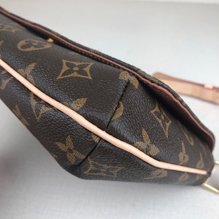 l**is V*t*n musette tango short shoulder bag