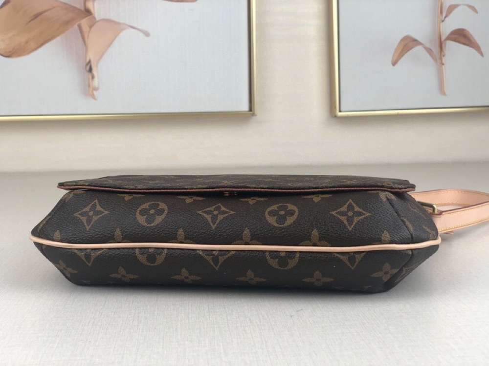 l**is V*t*n musette tango short shoulder bag