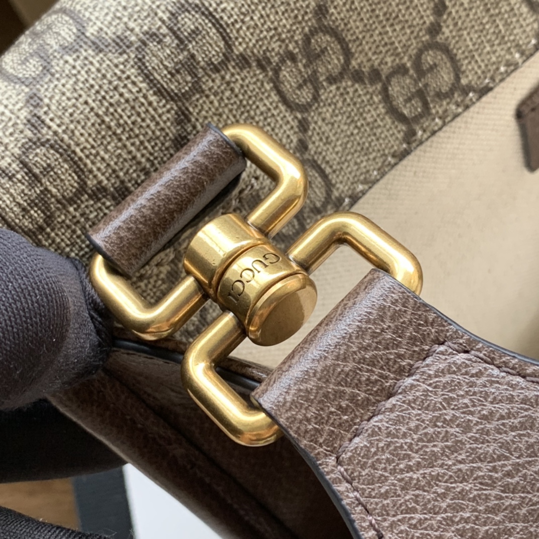 G*u*i shoulder bag