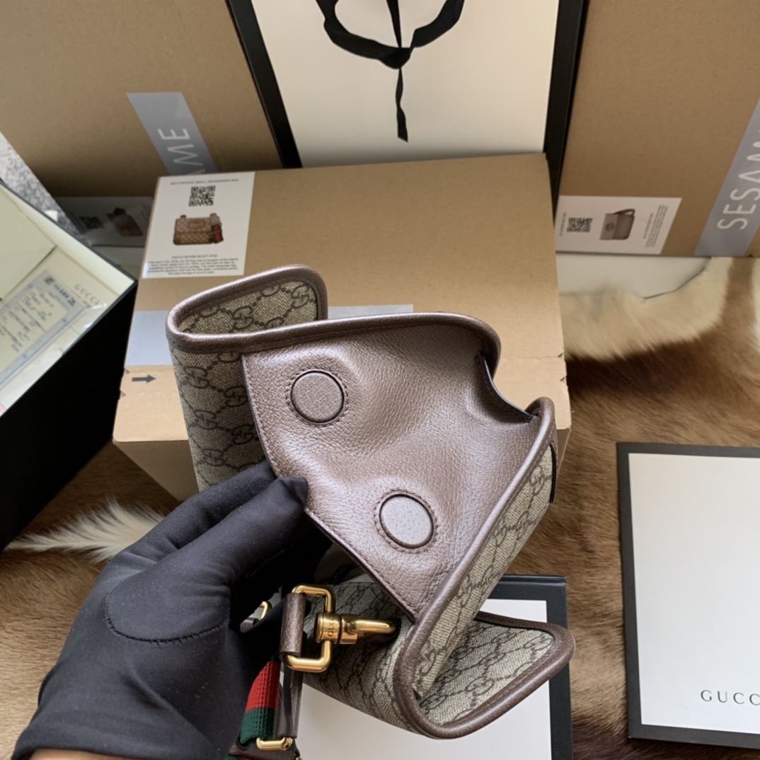 G*u*i shoulder bag