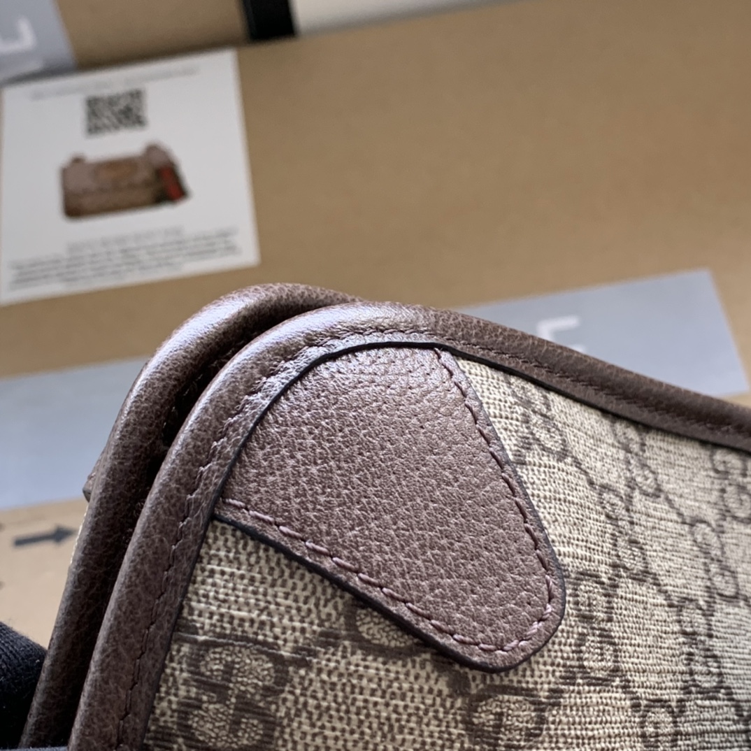 G*u*i shoulder bag