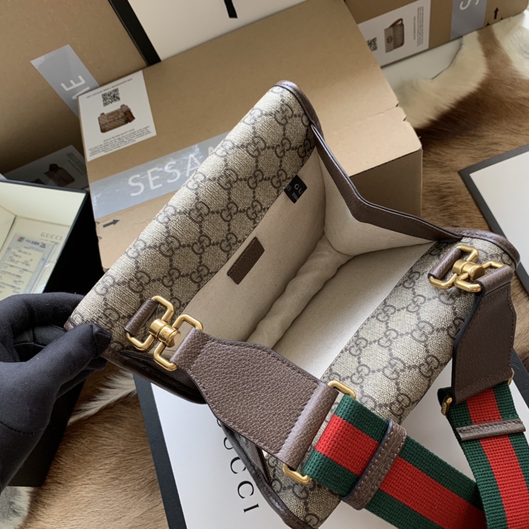 G*u*i shoulder bag
