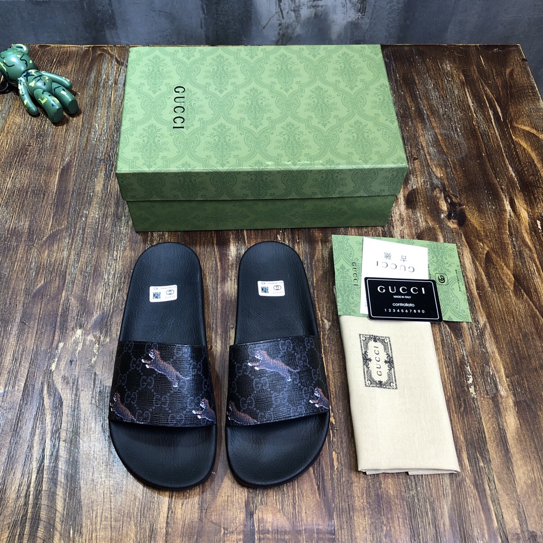 G*u*i slippers 10