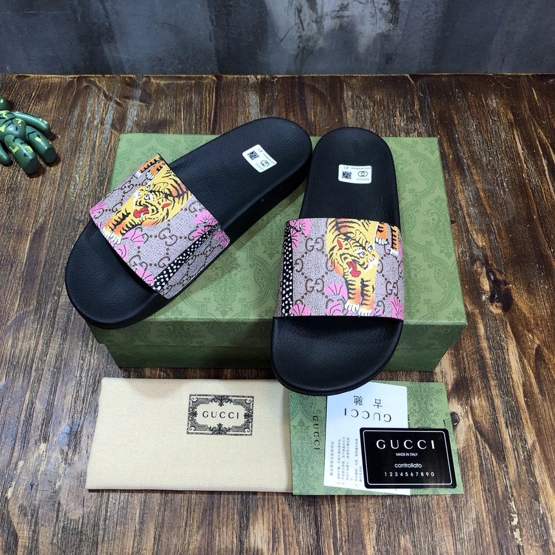 G*u*i slippers 13
