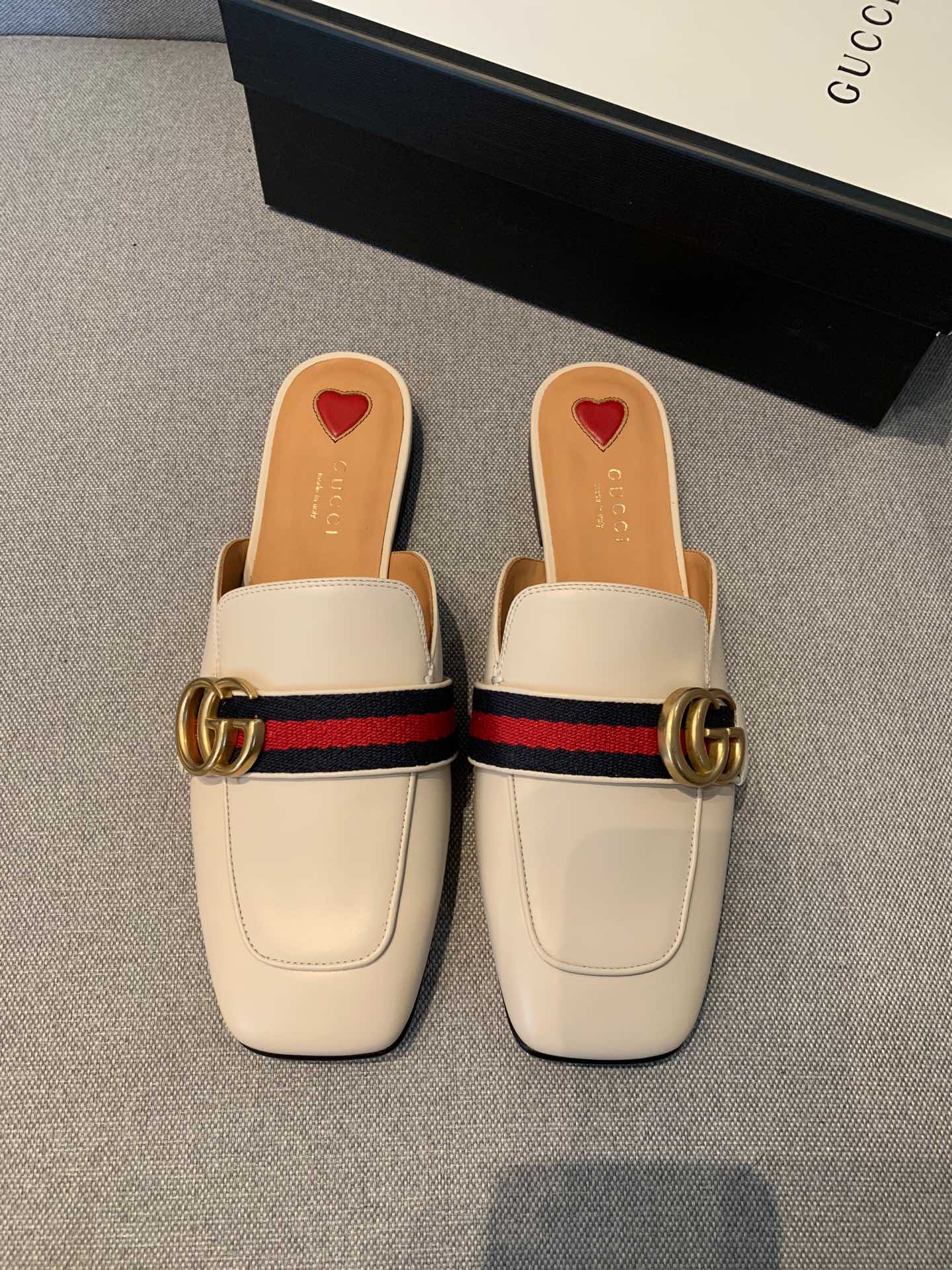 G*u*i flats 22