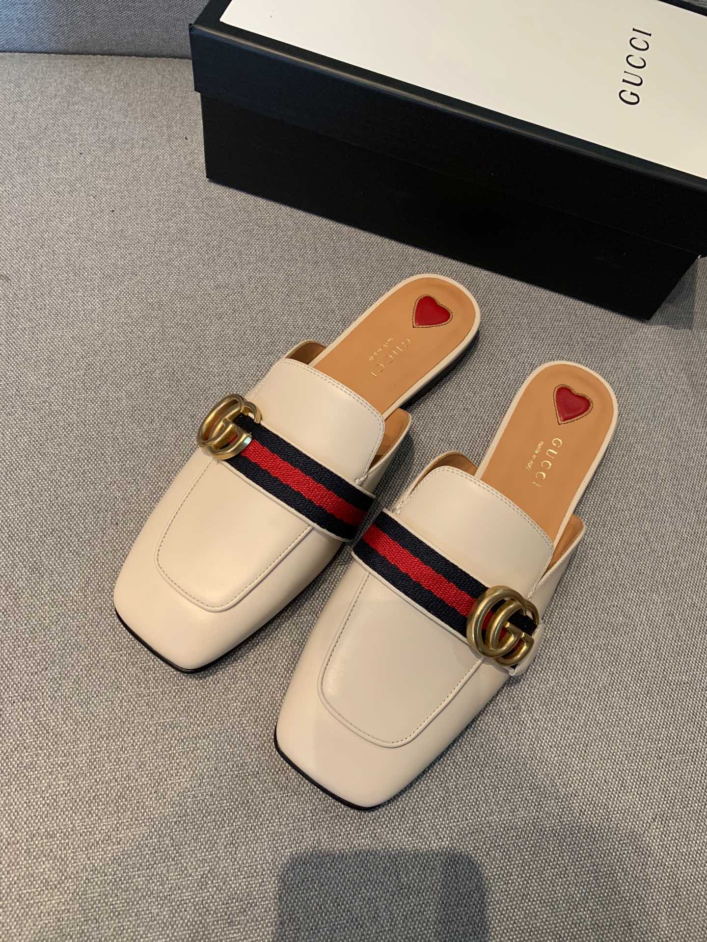 G*u*i flats 22