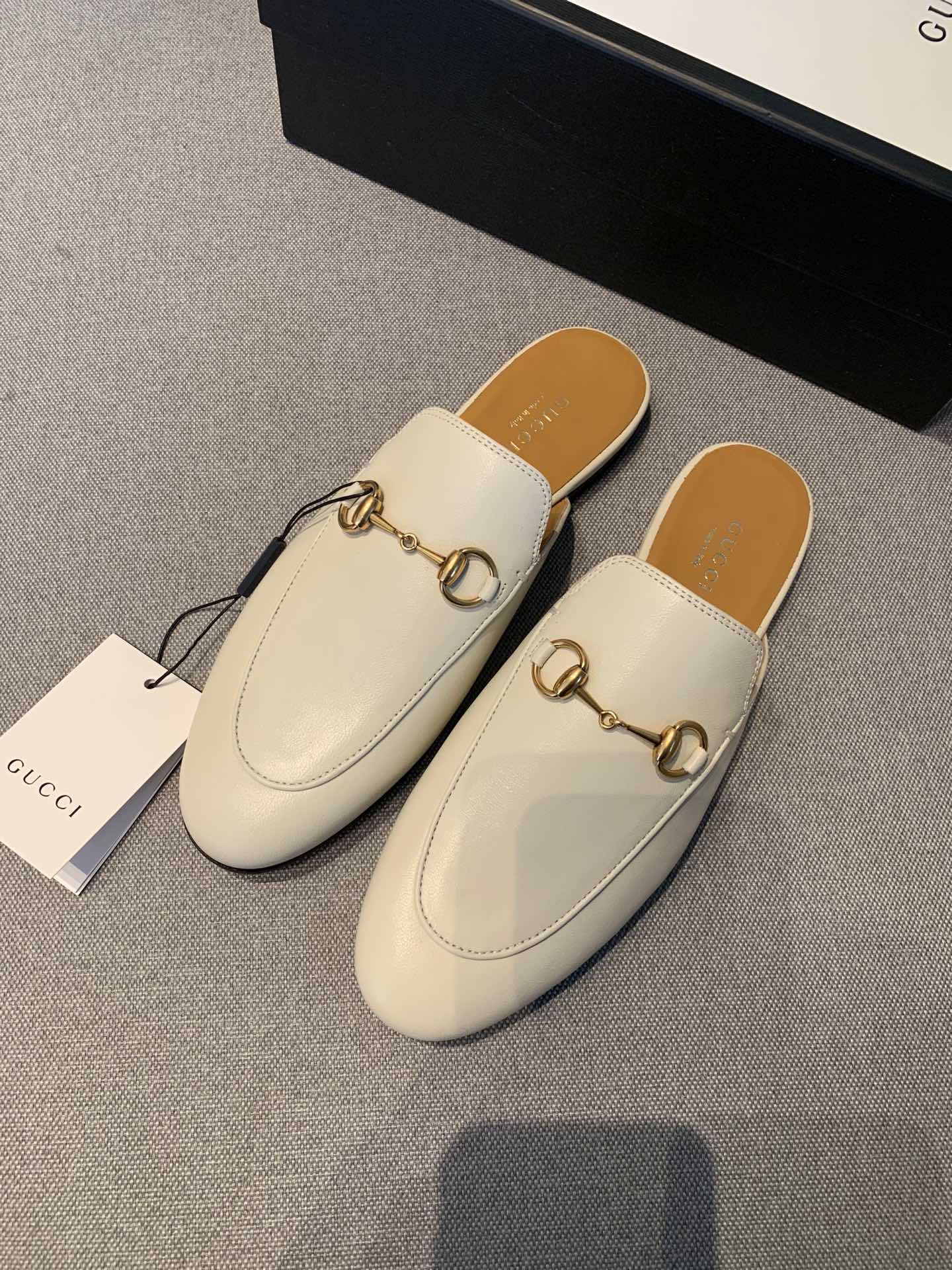 G*u*i flats 23
