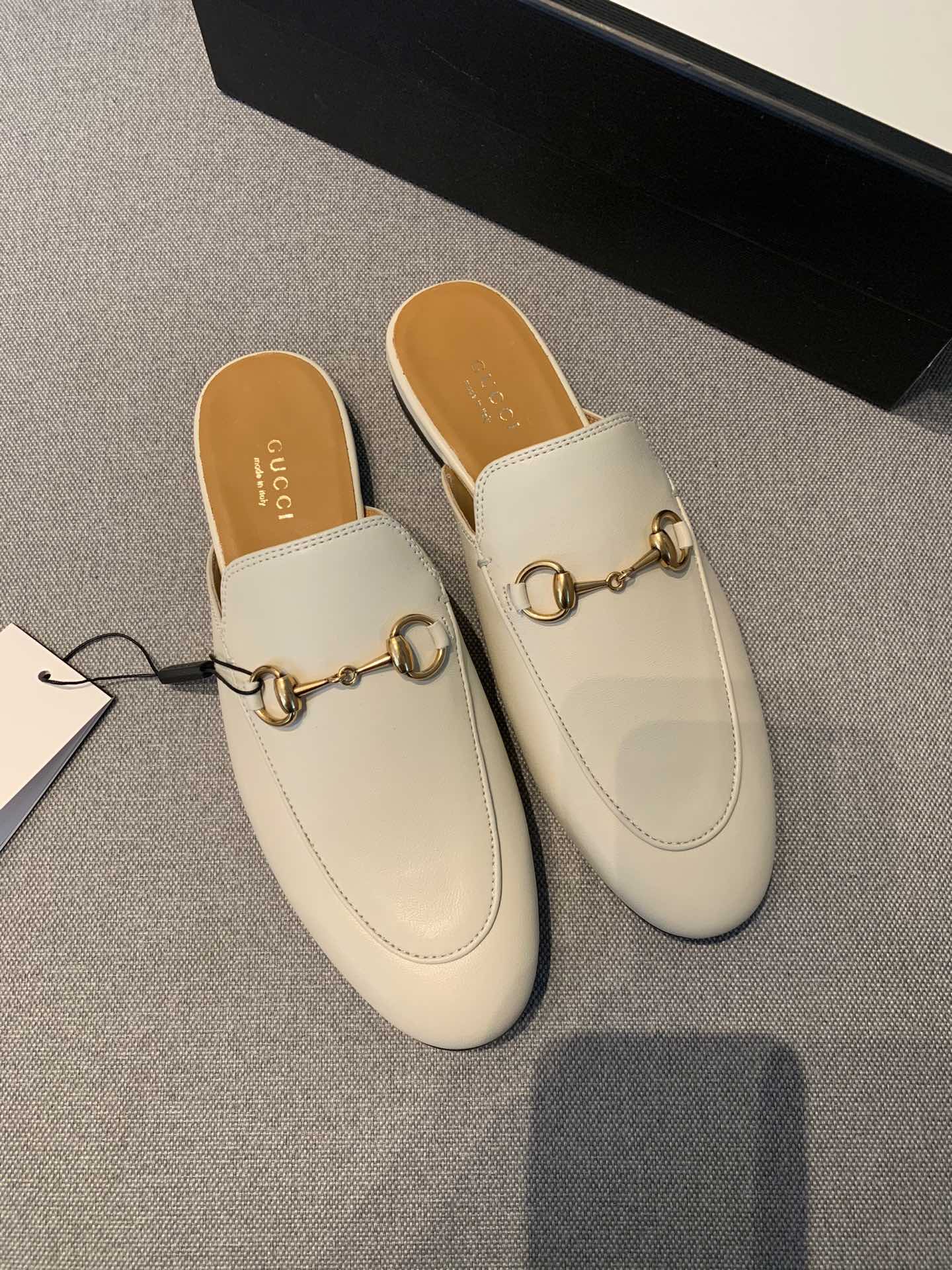 G*u*i flats 23
