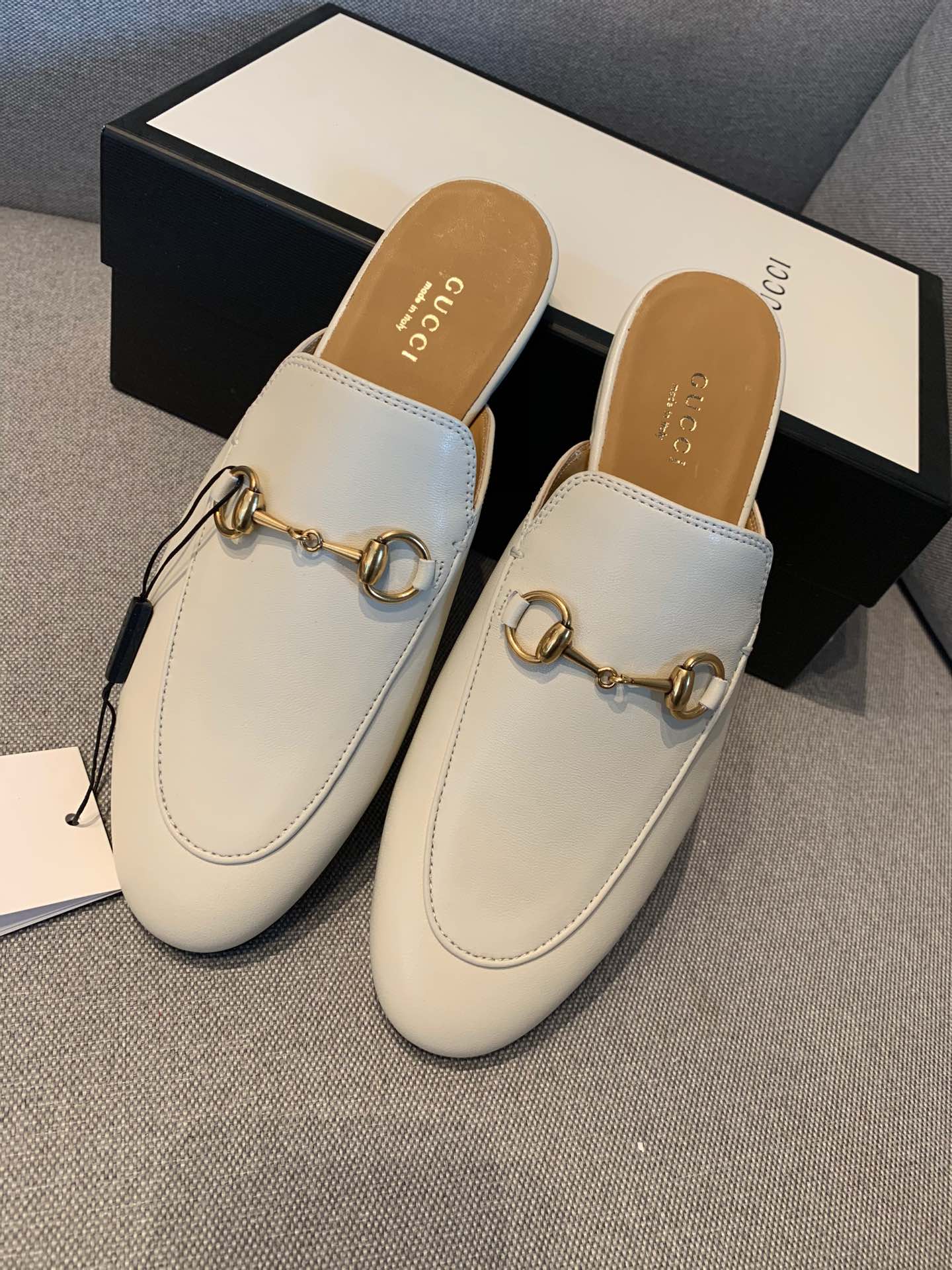 G*u*i flats 23